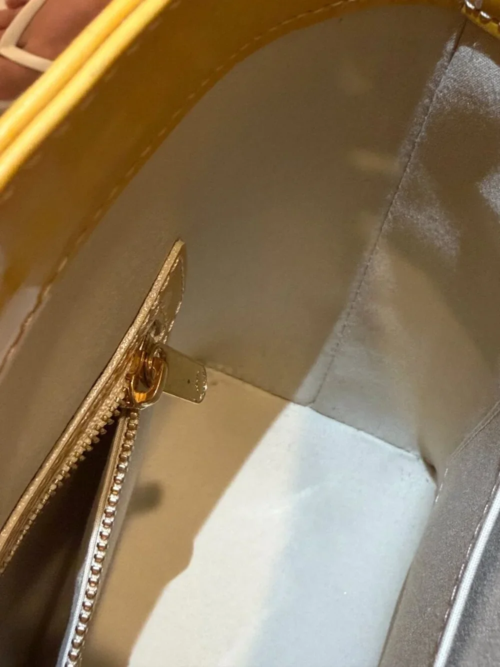 ☀️ Louis Vuitton Monogram Vernis Avalon MM Tote Bag - Yellow